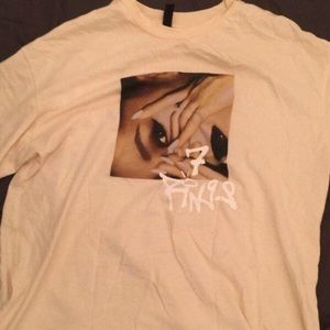 ARIANA GRANDE 7 rings oversized tee